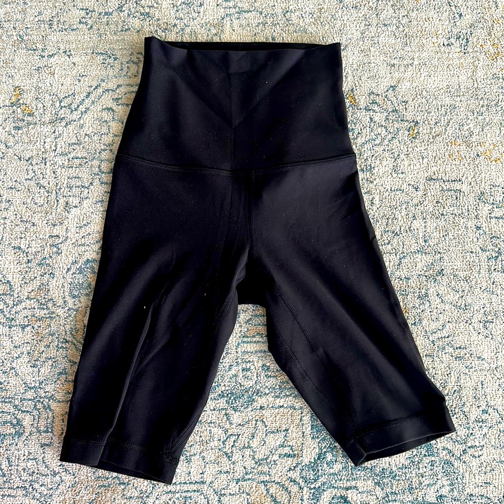 Lulu lemon size 2 black biker shirt high rise